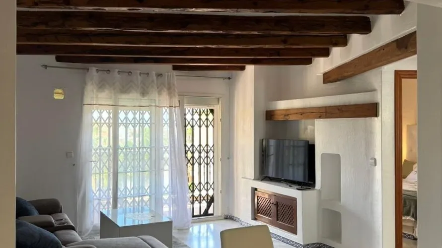 Apartamento de 2 dormitorios en Torrevieja, España No. 186 № 11