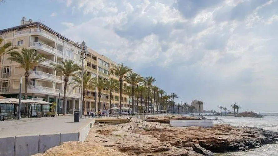 Apartamento de 1 dormitorio en Torrevieja, Spain No. 170 № 1