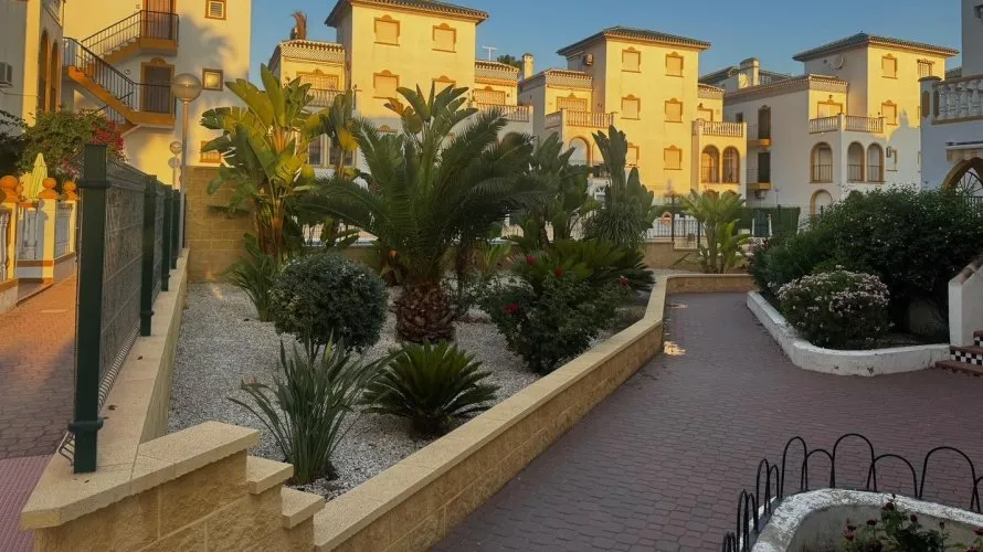 Apartamento de 3 dormitorios en Torrevieja, Spain No. 159 № 21