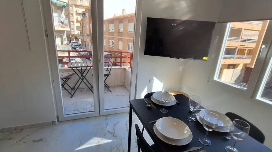Apartamento de 1 dormitorio en Torrevieja, España No. 212 № 1