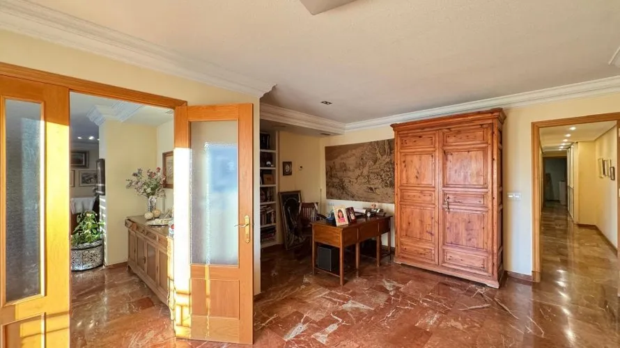 Apartamento de 4 dormitorios en Torrevieja, España No. 97 № 18