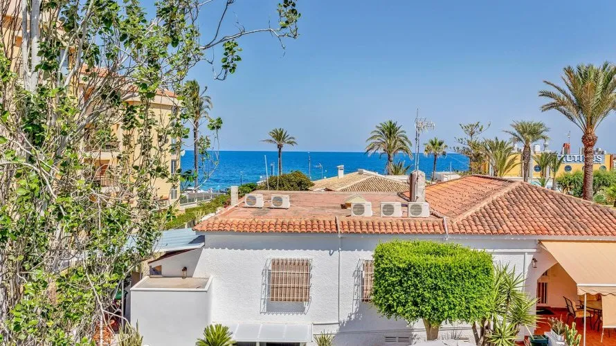 Villa de 4 dormitorios en Torrevieja, España No. 163 № 19
