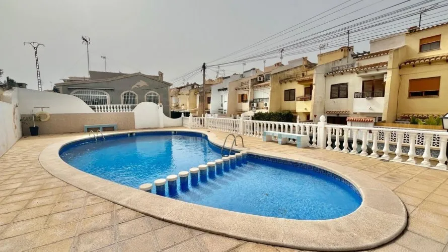 Apartamento de 2 dormitorios en Torrevieja, España No. 216 № 5