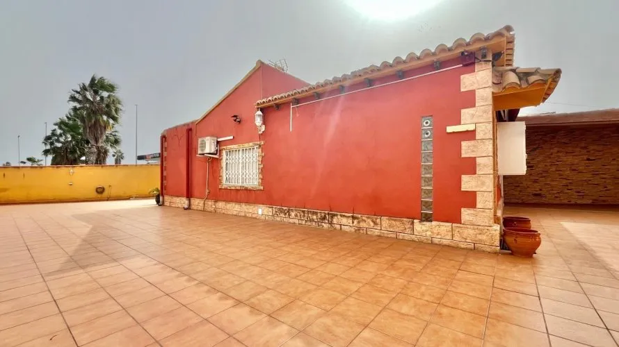 Apartamento de 2 dormitorios en Torrevieja, España No. 216