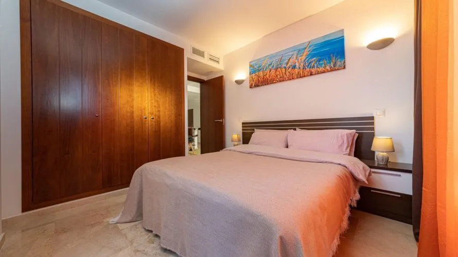Apartamento de 2 dormitorios en Torrevieja, España No. 129 № 20