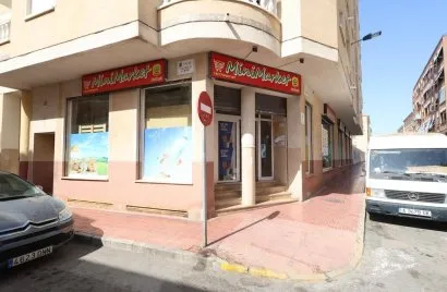 Propiedad comercial de 452m² en Torrevieja, España No. 155