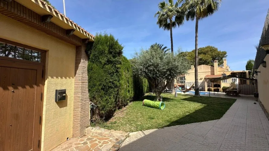 Apartamento de 4 dormitorios en Torrevieja, España No. 235 № 21