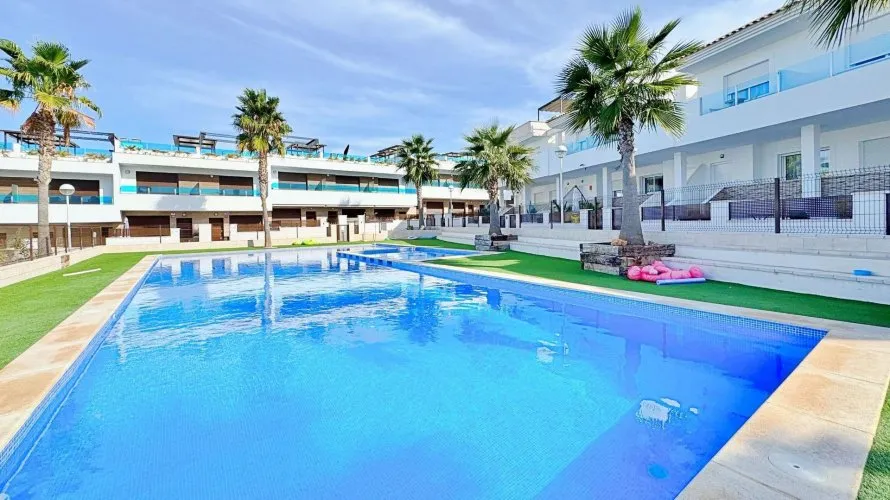 Bungalow de 3 dormitorios en Torrevieja, España No. 164