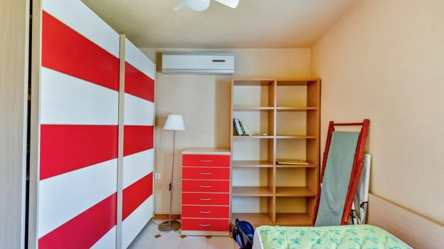 Villa de 4 dormitorios en Torrevieja, España No. 163 № 8