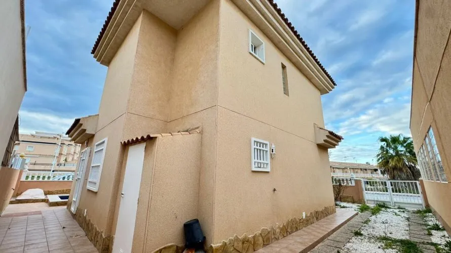 Apartamento de 3 dormitorios en Torrevieja, Spain No. 207 № 20