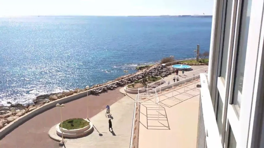 Apartamento de 4 dormitorios en Torrevieja, España No. 61 № 2
