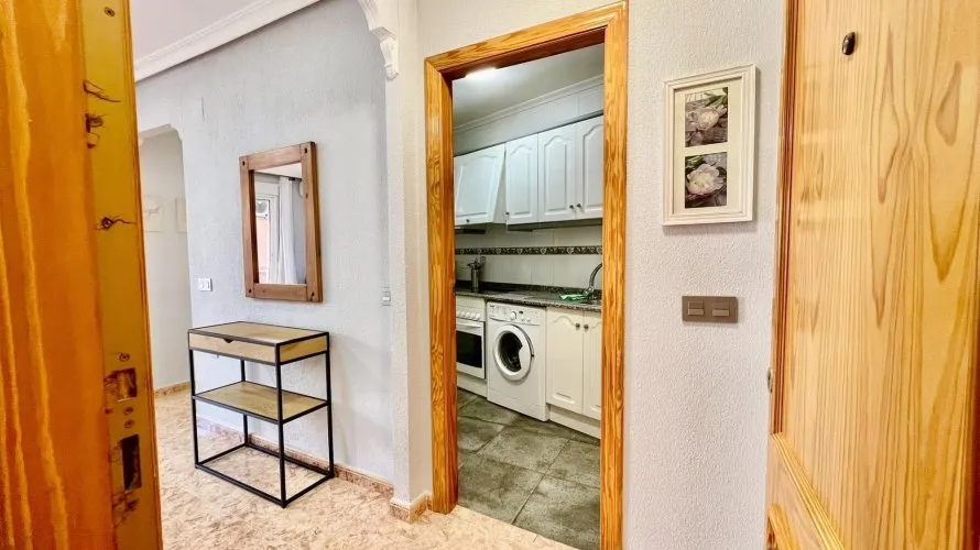 Apartamento de 2 dormitorios en Torrevieja, España No. 253 № 23