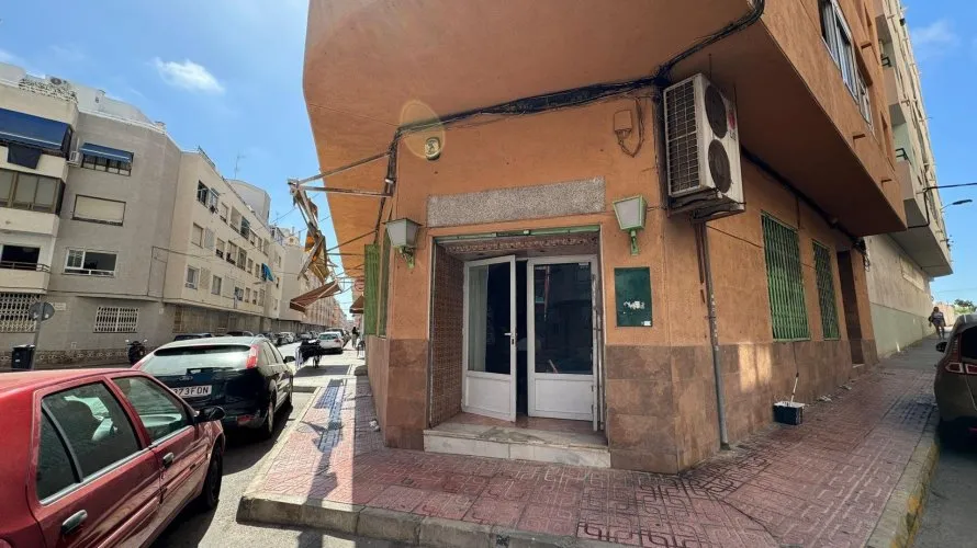 Propiedad comercial de 118m² en Torrevieja, España No. 62