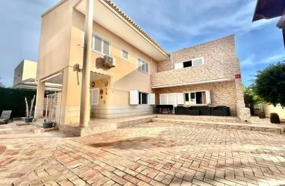 Villa de 4 dormitorios en Torrevieja, Spain No. 101