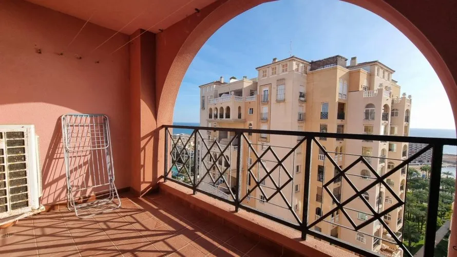 Apartamento de 2 dormitorios en Torrevieja, España No. 95 № 21