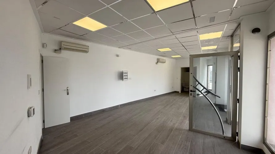 Oficina de 50m² en Torrevieja, España No. 204