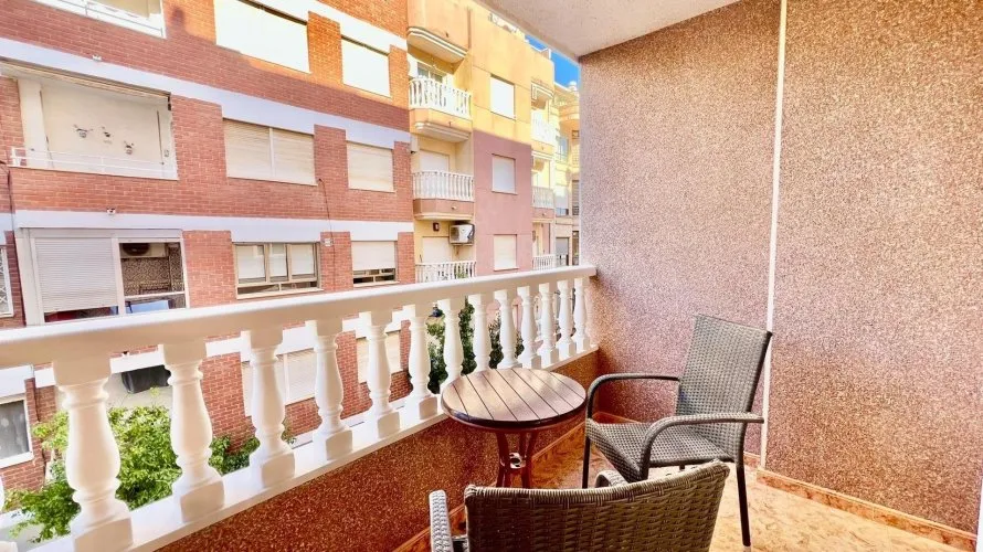 Apartamento de 2 dormitorios en Torrevieja, España No. 253 № 12