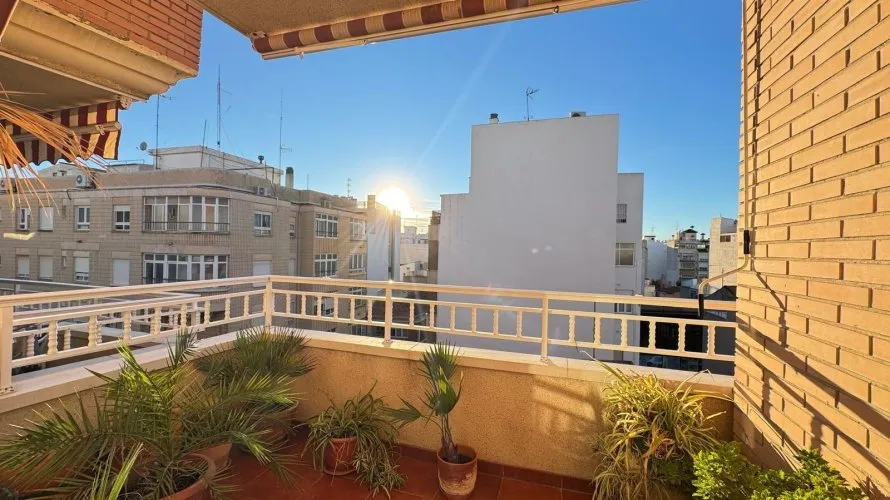 Apartamento de 4 dormitorios en Torrevieja, España No. 97 № 15