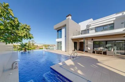 Villa de 461m² en Torrevieja, Spain No. 179