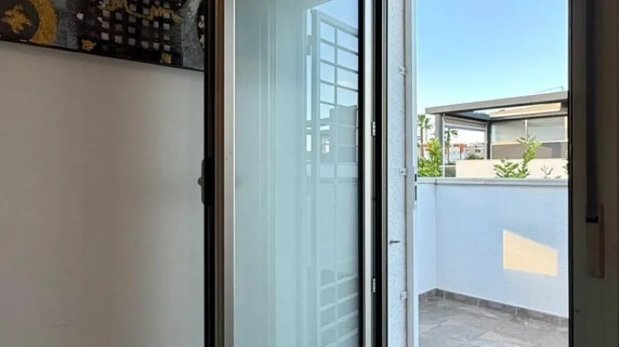 Apartamento de 3 dormitorios en Torrevieja, España No. 77 № 18