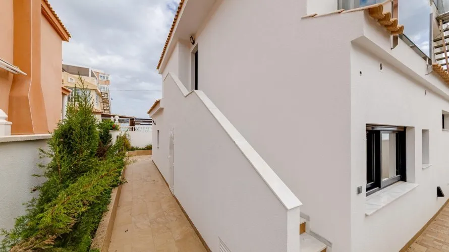 Villa de 210m² en Torrevieja, España No. 147 № 6