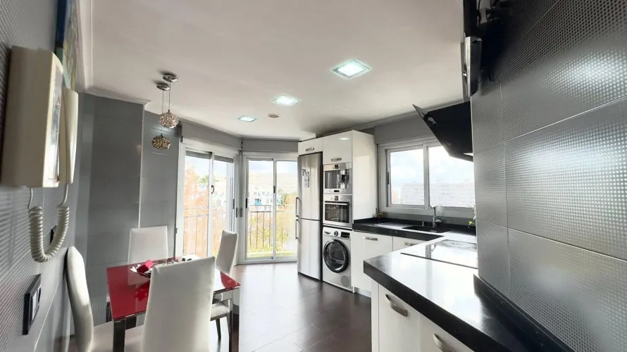 Propiedad comercial de 12 dormitorios en Torrevieja, Spain No. 225 № 25