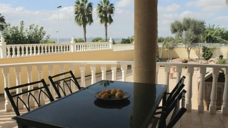 Apartamento de 6 dormitorios en Torrevieja, España No. 165 № 4