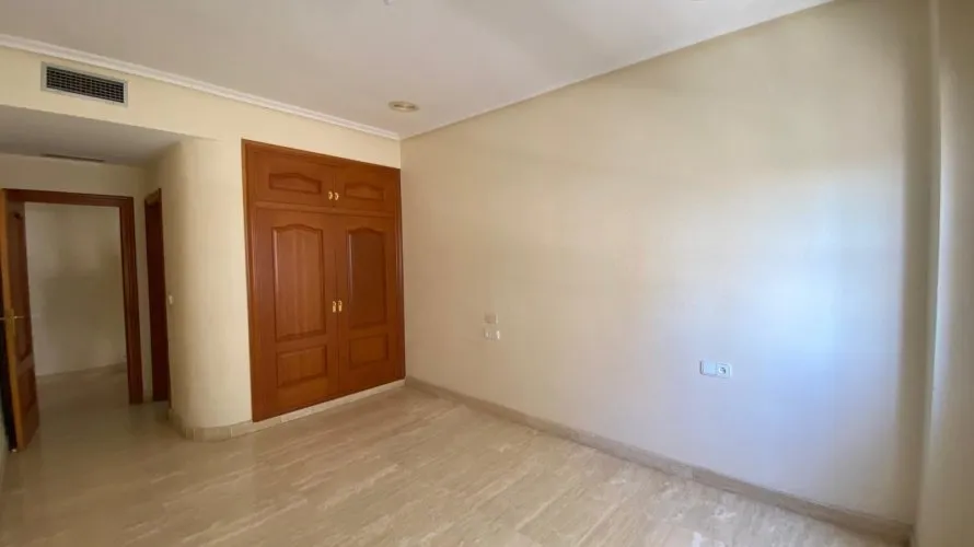 Apartamento de 4 dormitorios en Torrevieja, España No. 156 № 6