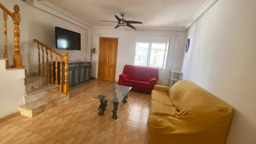 Сasa de 3 dormitorios en Torrevieja, España No. 242 № 1