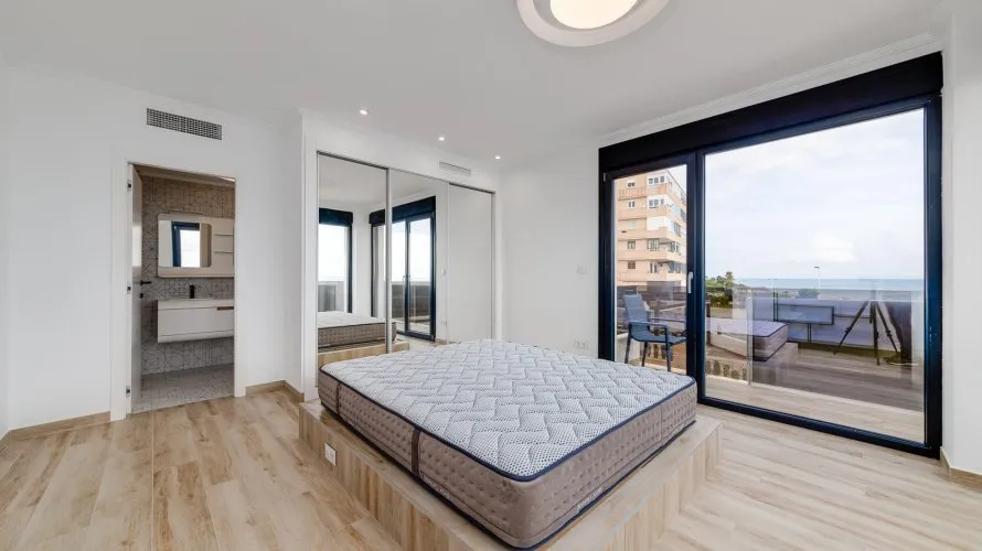 Villa de 210m² en Torrevieja, España No. 147 № 7