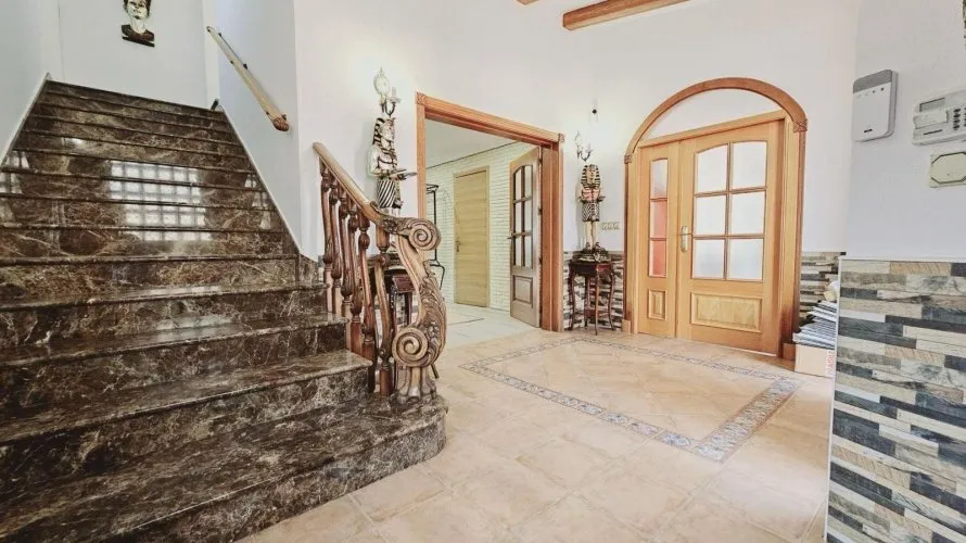 Villa de 5 dormitorios en Torrevieja, España No. 146 № 11