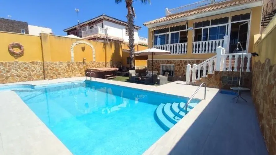 Apartamento de 283m² en Torrevieja, España No. 138 № 18