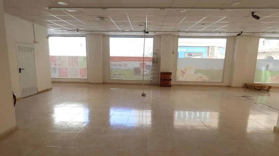 Propiedad comercial de 452m² en Torrevieja, España No. 155 № 4