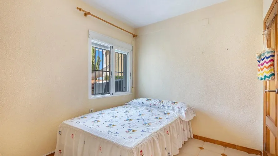 Villa de 4 dormitorios en Torrevieja, España No. 163 № 11