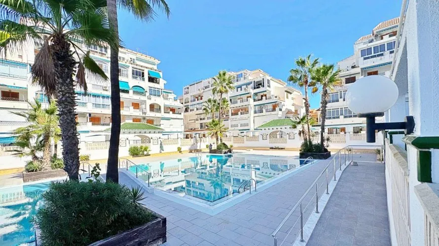 Apartamento de 1 dormitorio en Torrevieja, Spain No. 199 № 16
