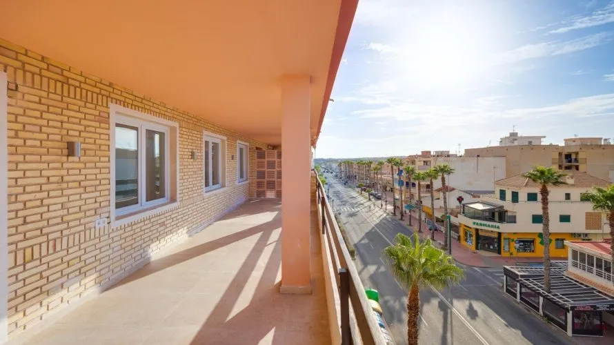 Apartamento de 3 dormitorios en Torrevieja, España No. 166 № 8
