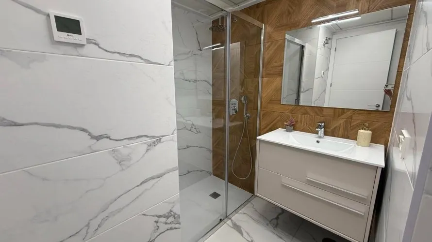 Apartamento de 2 dormitorios en Torrevieja, España No. 98 № 10