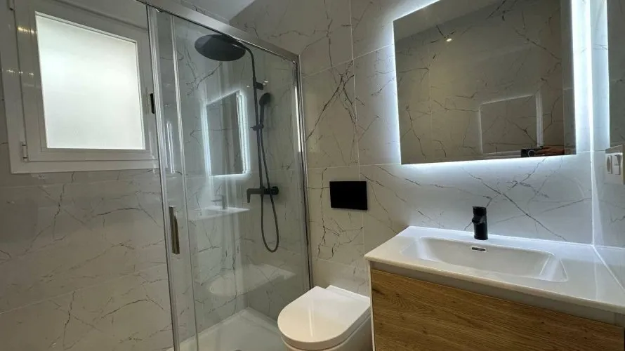 Apartamento de 3 dormitorios en Torrevieja, España No. 72 № 2