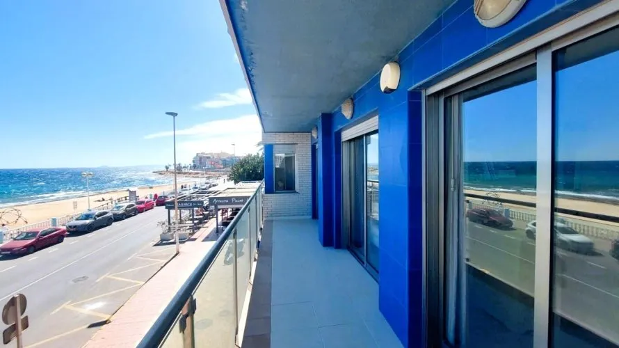 Apartamento de 4 dormitorios en Torrevieja, España No. 130