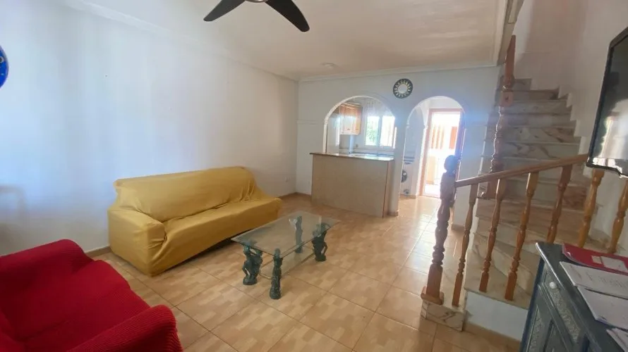 Сasa de 3 dormitorios en Torrevieja, España No. 242 № 2