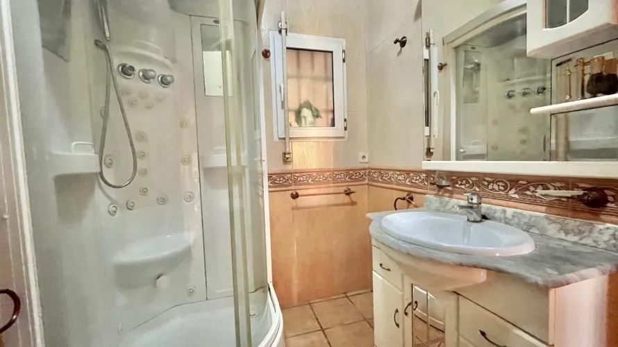 Apartamento de 2 dormitorios en Torrevieja, España No. 216 № 22