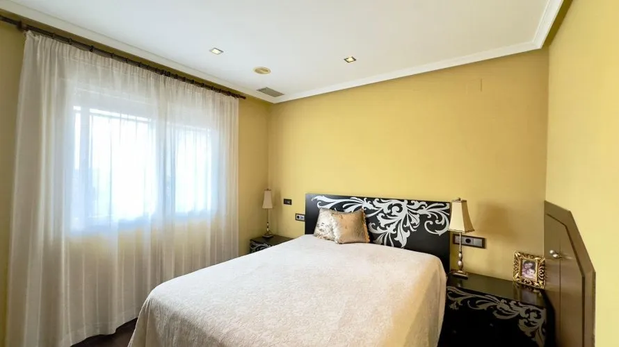 Propiedad comercial de 12 dormitorios en Torrevieja, Spain No. 225 № 23