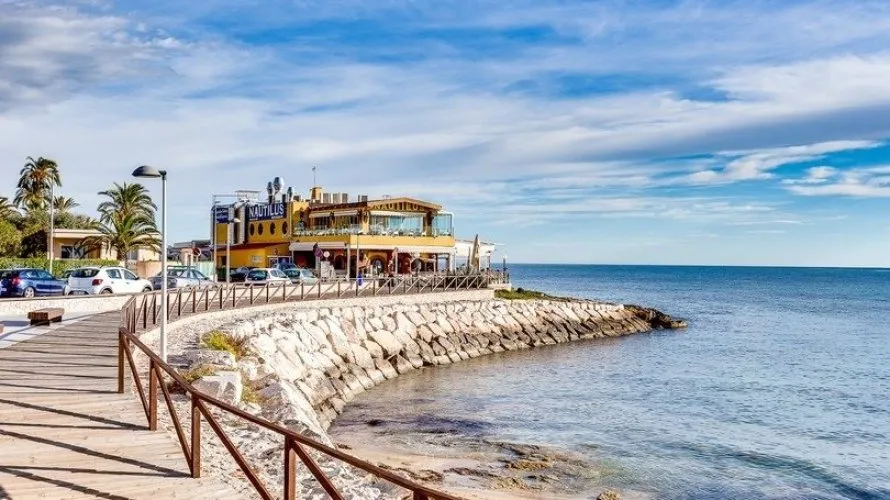 Villa de 4 dormitorios en Torrevieja, España No. 123 № 9