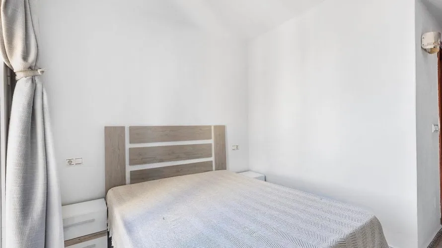 Apartamento de 2 dormitorios en Torrevieja, Spain No. 222 № 16
