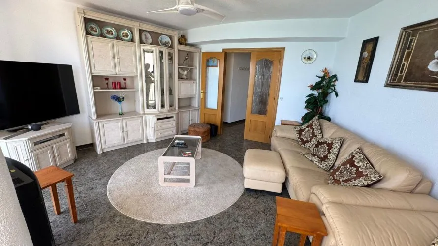 Apartamento de 3 dormitorios en Torrevieja, España No. 157 № 4