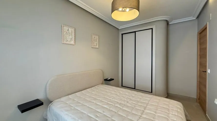 Apartamento de 2 dormitorios en Torrevieja, España No. 330 № 14