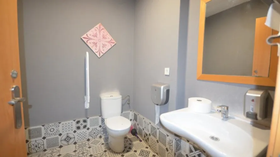 Propiedad comercial de 200m² en Torrevieja, España No. 308 № 9