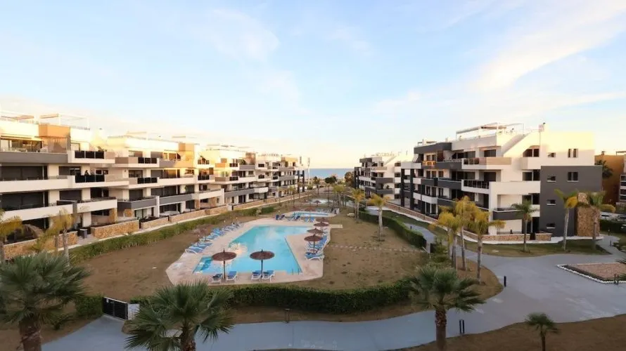 Apartamento de 2 dormitorios en Torrevieja, Spain No. 292 № 3