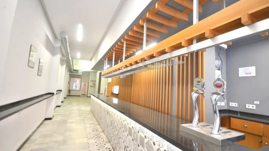 Propiedad comercial de 200m² en Torrevieja, España No. 308 № 16