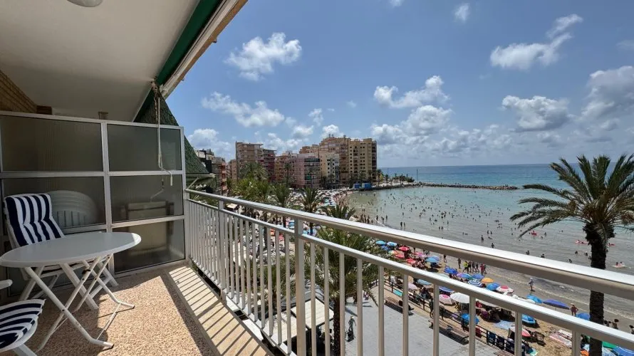 Apartamento de 3 dormitorios en Torrevieja, España No. 300 № 15